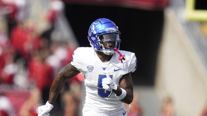 Buffalo wide receiver Boobie Curry (5) against Wisconsin during an NCAA football game on...